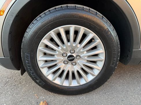 Used 2019 Lincoln Nautilus FWD image 9