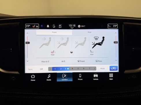 Used 2024 Chrysler Pacifica Touring-L image 10