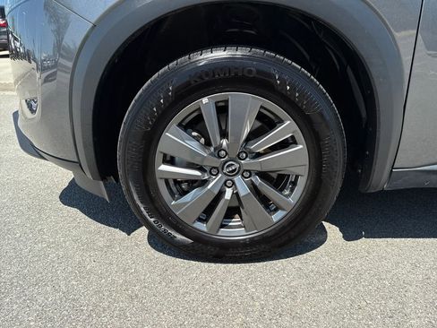 Used 2025 Nissan Pathfinder SV FWD image 13