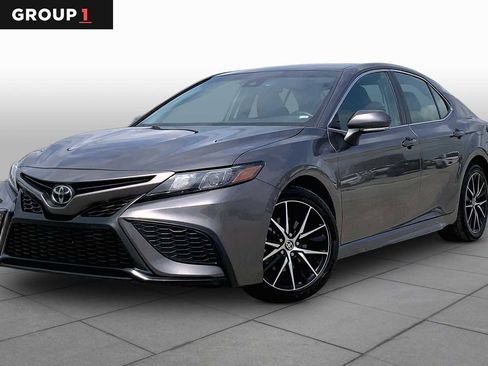 Used 2024 Toyota Camry SE FWD image 1
