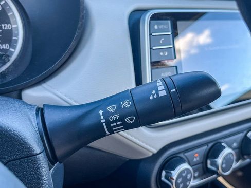 Used 2022 Nissan Versa SV w/ Trunk Package image 48