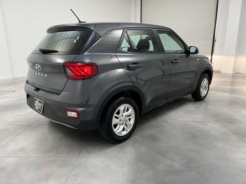 Used 2025 Hyundai Venue SE FWD image 7