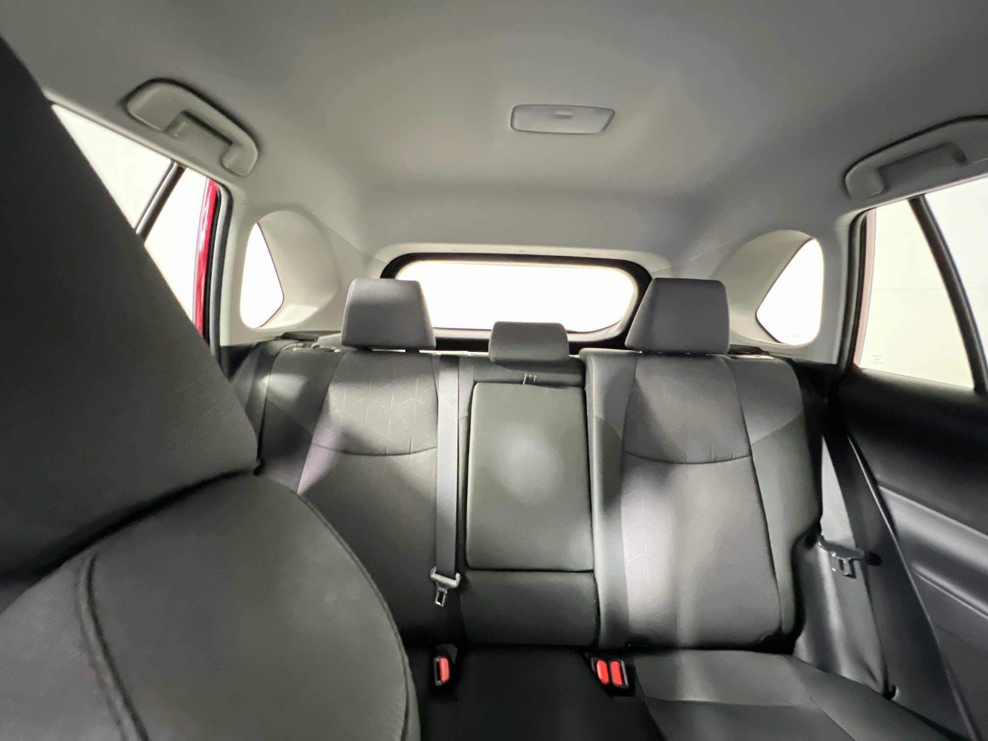 Used 2025 Toyota RAV4 XLE FWD image 33