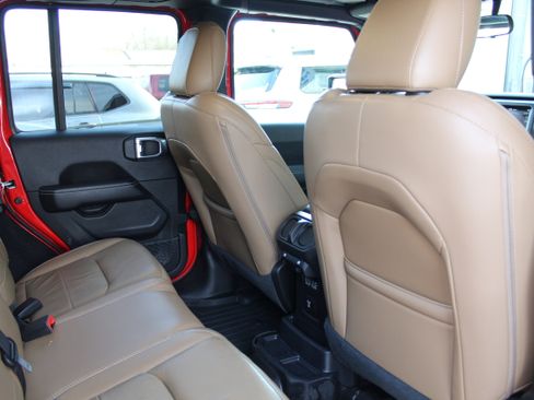 Certified 2021 Jeep Wrangler Unlimited Sahara w/ Cold Weather Group image 15