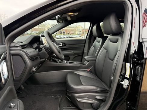 New 2026 Jeep Compass Latitude image 13