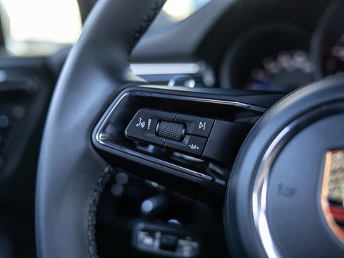 Certified 2026 Porsche Macan AWD/4WD image 27