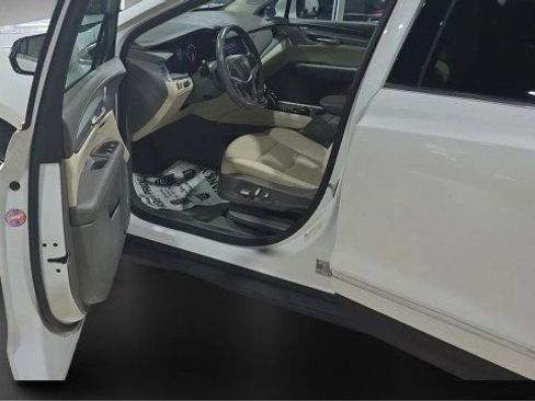Used 2022 Cadillac XT5 Premium Luxury w/ Technology Package image 9