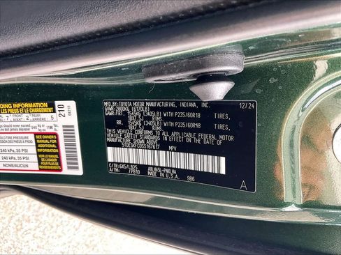 Used 2025 Toyota Sienna Platinum AWD/4WD image 34