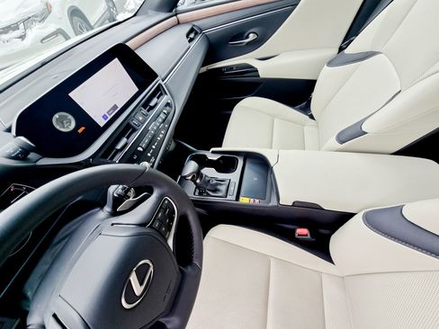 Used 2023 Lexus ES 350 w/ Premium Package image 9