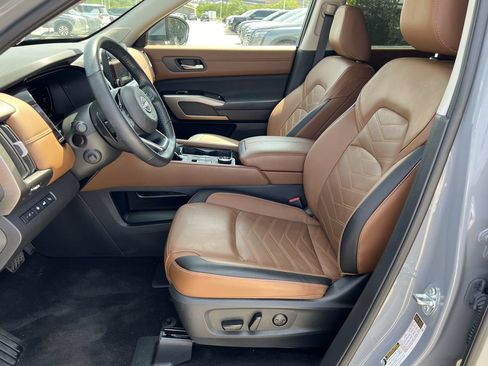 Used 2025 Nissan Pathfinder Platinum AWD/4WD image 6