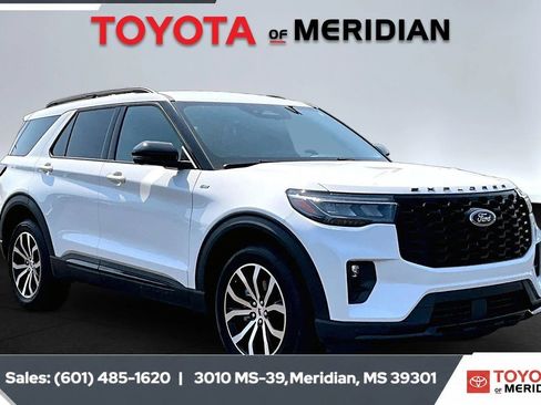 Used 2025 Ford Explorer ST-Line AWD/4WD image 1