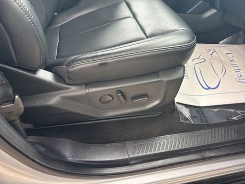 Used 2024 Ford Expedition XLT image 15