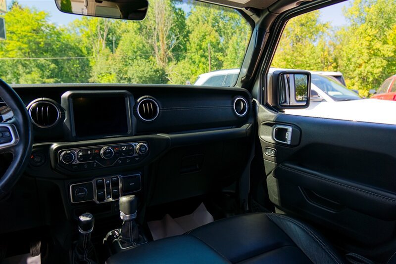 Used 2019 Jeep Wrangler Unlimited Sahara AWD/4WD image 26