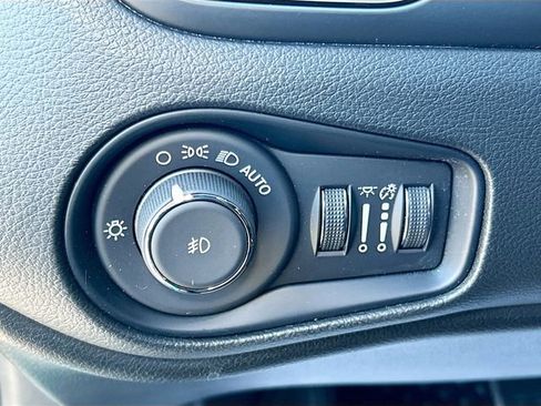 Used 2022 Jeep Renegade Altitude w/ Convenience Group image 12