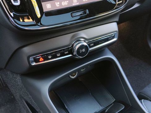New 2026 Volvo XC40 B5 Ultra w/ Climate Package AWD/4WD image 15