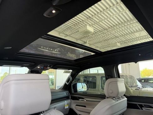 New 2026 Jeep Grand Wagoneer L Limited AWD/4WD image 23