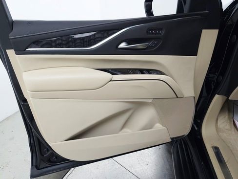 Used 2022 Cadillac Escalade Premium Luxury image 16