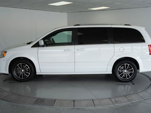 Used 2016 Dodge Grand Caravan SXT FWD image 4