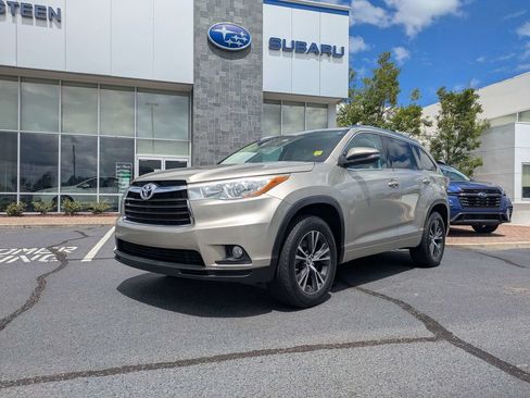 Used 2016 Toyota Highlander XLE FWD image 9