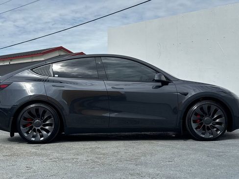 Used 2025 Tesla Model Y Performance image 2