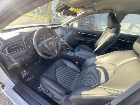 Used 2022 Toyota Camry SE image 9