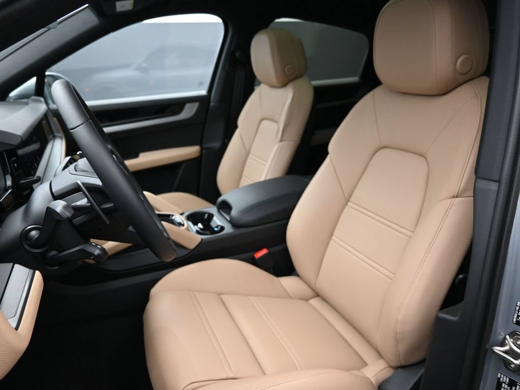 Certified 2026 Porsche Cayenne E-Hybrid Coupe AWD/4WD image 5