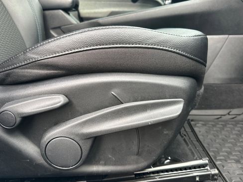 Used 2024 Jeep Compass Latitude image 22