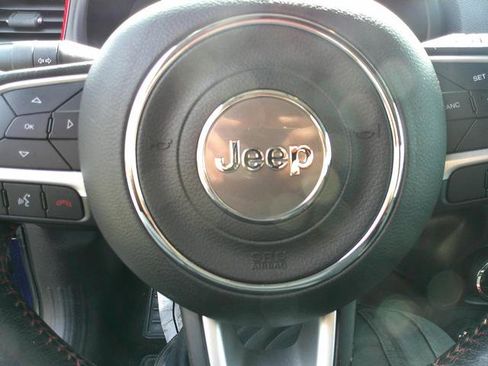 Used 2016 Jeep Renegade Trailhawk w/ Popular Equipment Group image 9