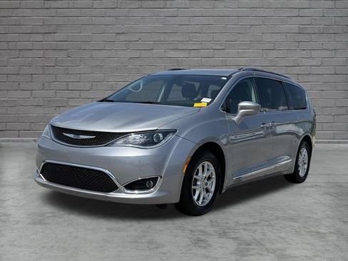 Used 2020 Chrysler Pacifica Touring-L FWD image 1