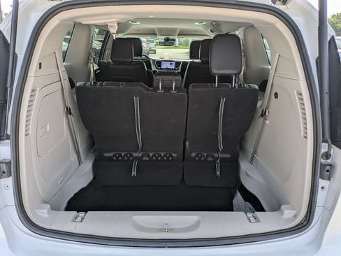 Used 2024 Chrysler Pacifica Limited FWD image 13