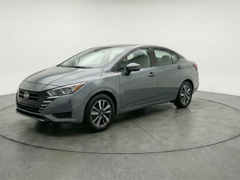 Used 2025 Nissan Versa SV image 3