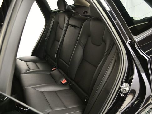 Used 2022 Volvo XC60 B5 Momentum w/ Protection Package Premier image 38