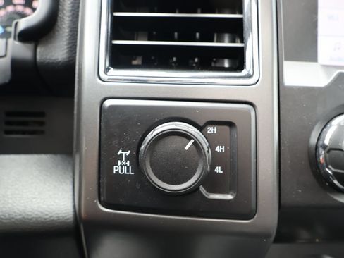 Used 2020 Ford F150 XLT w/ Equipment Group 302A Luxury AWD/4WD image 19