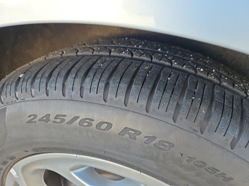 Used 2024 Chrysler Pacifica Limited image 9