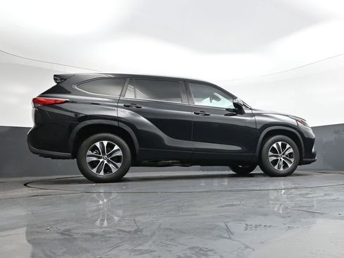 Used 2023 Toyota Highlander L image 39