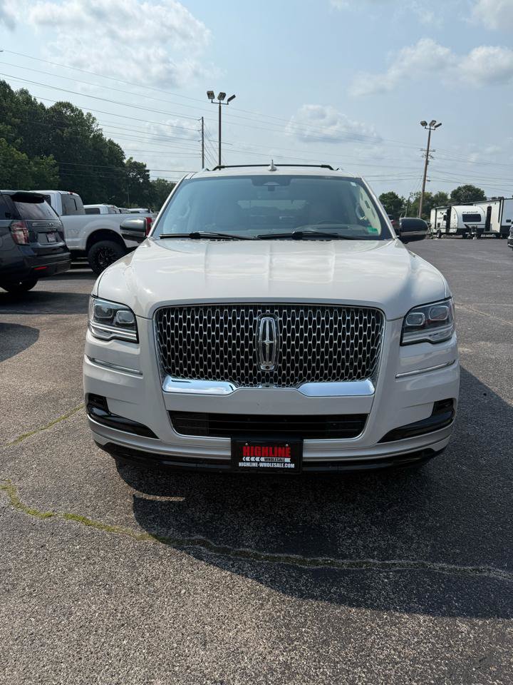 Used 2022 Lincoln Navigator Reserve AWD/4WD image 2