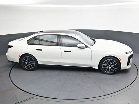Used 2024 BMW 740i xDrive AWD/4WD image 19