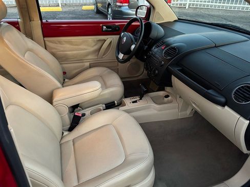 Used 2010 Volkswagen Beetle Coupe image 10