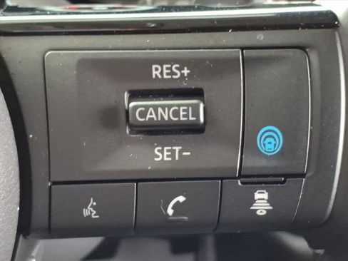 Certified 2025 Nissan Pathfinder Platinum image 33