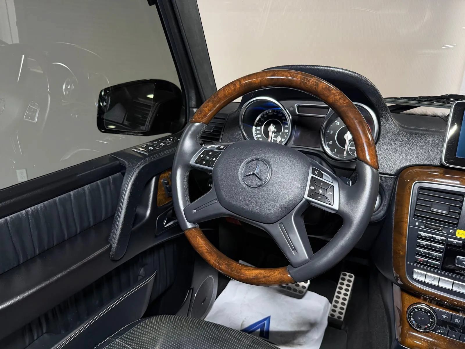 Used 2015 Mercedes-Benz G 63 AMG 4MATIC image 24