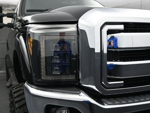 Used 2016 Ford F250 XLT w/ FX4 Off-Road Package image 12