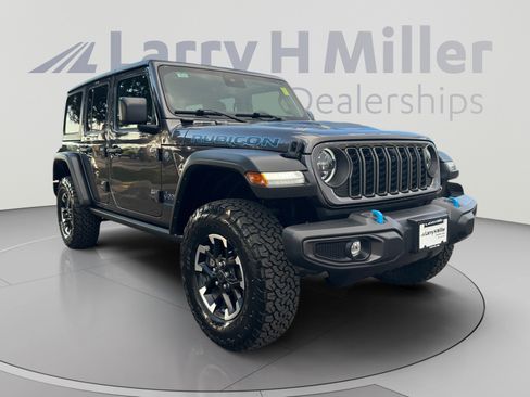 Used 2024 Jeep Wrangler Unlimited Rubicon 4xe w/ Technology Group AWD/4WD image 7