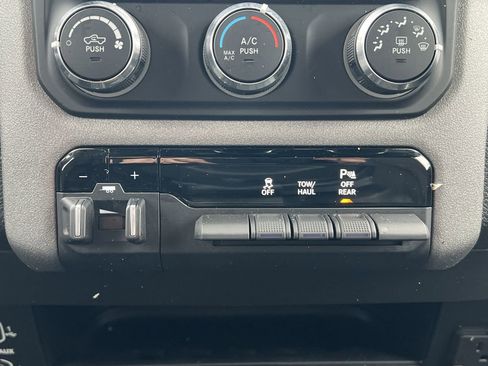 Used 2024 RAM 2500 Tradesman w/ Chrome Appearance Group image 7