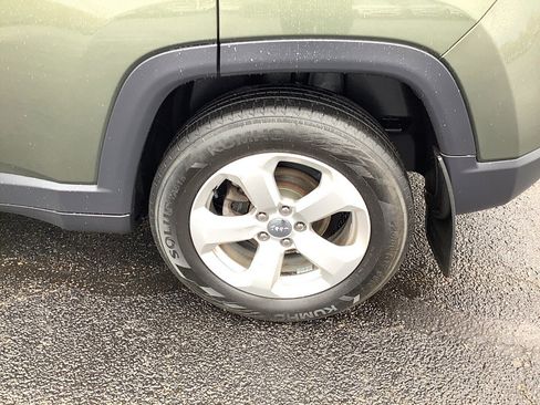 Certified 2018 Jeep Compass Latitude w/ Cold Weather Group image 7