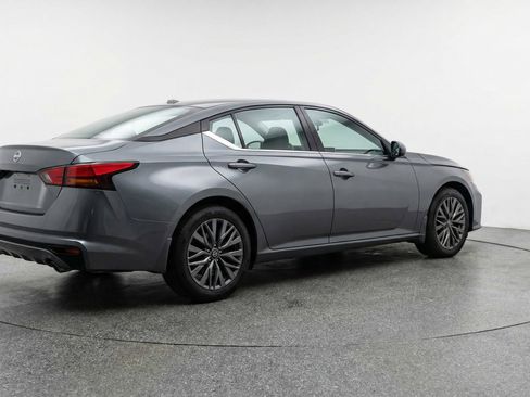 Used 2025 Nissan Altima 2.5 SV image 7