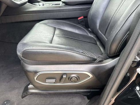 Used 2024 Jeep Wagoneer L Series III w/ Flexible Seating Group AWD/4WD image 17