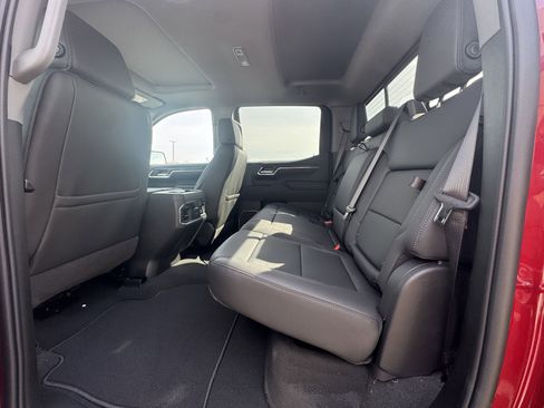 New 2026 GMC Sierra 1500 SLT image 7