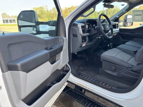 New 2023 Ford F550 4x4 Regular Cab Super Duty image 18