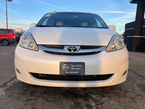 Used 2010 Toyota Sienna XLE image 3