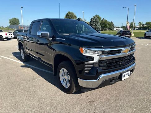 Used 2023 Chevrolet Silverado 1500 LT AWD/4WD image 3